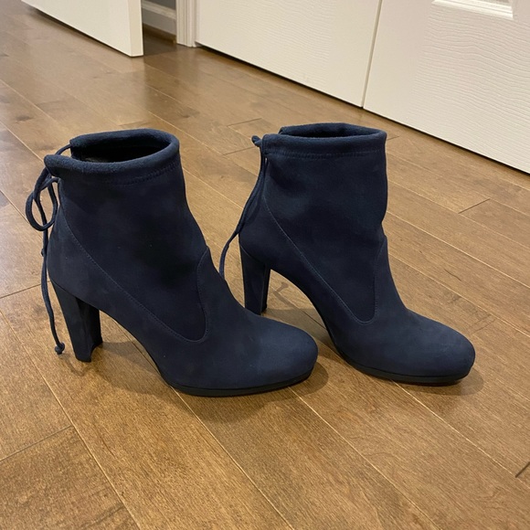 Stuart Weitzman suede booties in navy - Picture 4 of 6
